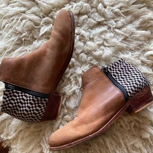 Root Collective Espe Boots in Midnight